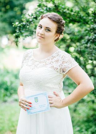 Белое платье с кружевом и фатином