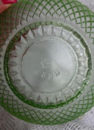Салатник ссср урановое  зеленое тисненное стекло с солями урана сеть блюдо конфетница фруктовница5 фото
