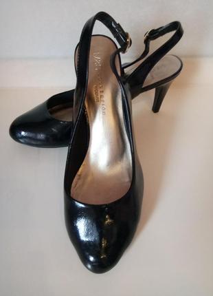 Лакированные туфли босоножки с закрытым носком/открытой пяткойmarks&spencer1 фото