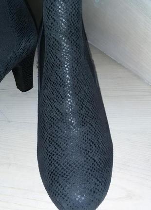 Debbie(испания)- элегантные замшевые ботльоны размер 39