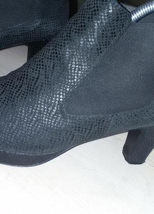 Debbie(испания)- элегантные замшевые ботльоны размер 39