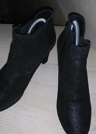 Debbie(испания)- элегантные замшевые ботльоны размер 39