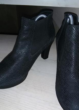 Debbie(испания)- элегантные замшевые ботльоны размер 39