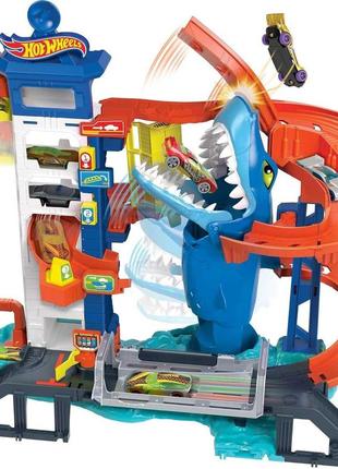 Трек хот вілс втеча від акули hot wheels city shark escape playset