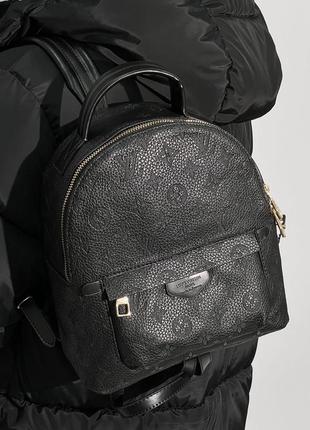 Женский рюкзак в стиле louis vuitton темный средний черный