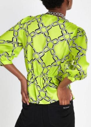 Яскрава сатинова жіноча блузка4 фото