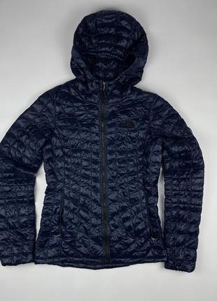 The north face микропуховик женский s размер thermoball