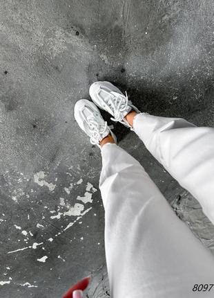 Белые кожаные массивные кроссовки с сеткой в сетку на высокой грубой массивной подошве платформе7 фото