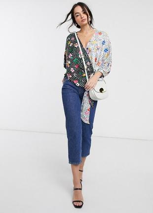 Атласная блуза топ на запах и цветочным принтом3 фото