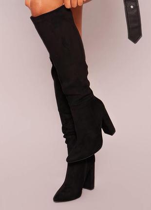 Чорні замшеві чоботи з гострим носком на високих підборах9 фото