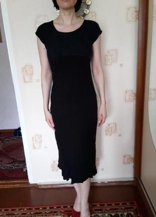 Платье миди, вискозное, жатка, по фигуре, черное1 фото