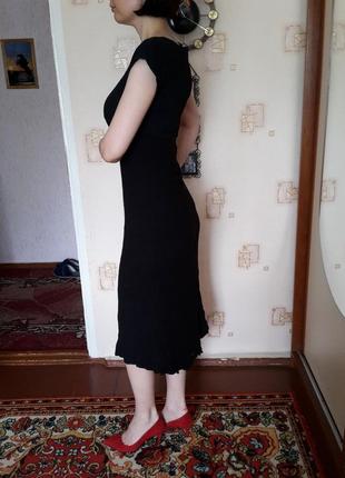 Платье миди, вискозное, жатка, по фигуре, черное2 фото