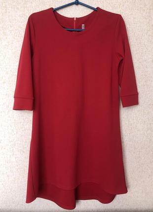 Червона сукня