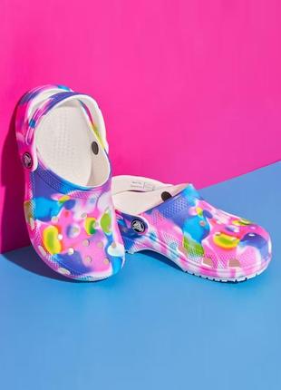 Крокс классік мульті бірі з рожевим classic solarized clog white/pink