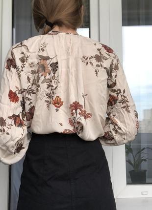 Блуза ніжна вінтажна з квітками stradivarius класична з бірками3 фото