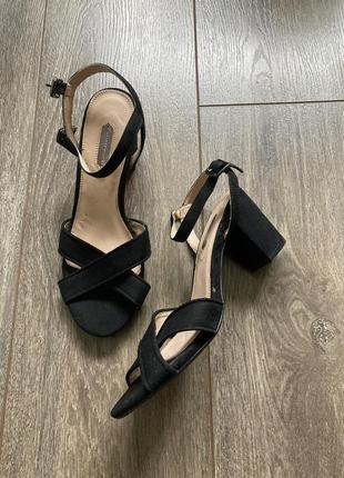 Dorothy perkins 38 рр 24.5 стелька новые вечерние черные текстиль босоножки на устойчивом каблуке