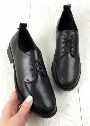 Черные женские туфли оксфорд из натуральной кожи на невысоком каблуке