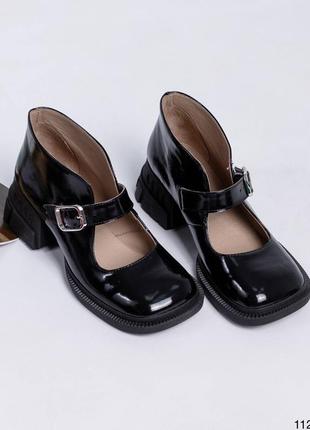 Чорні шкіряні лакові демісезонні черевики ботильони