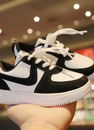 Кроссовки для деток в описании две цены