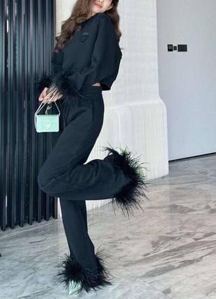 Костюм в стиле prada с перьями черный брюки палаццо3 фото