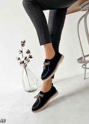 Черные женские туфли на шнуровке мокасины с сквозной перфорацией7 фото