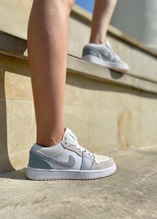 Жіночі кросівки jordan 1  retro low люкс якість