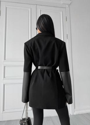 Тренч женский демисезонный, укороченный, классический, плащ, без пояса, экокожа - костюмка, черный10 фото