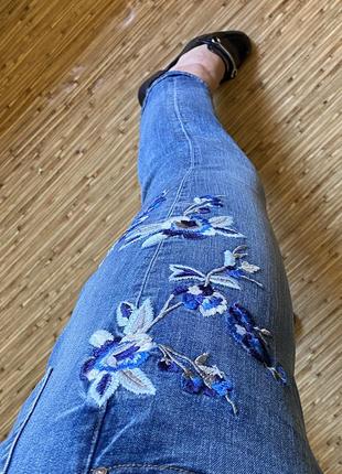 Крутые джинсы с вышивкой girlfriend5 фото