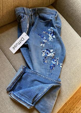 Крутые джинсы с вышивкой girlfriend9 фото