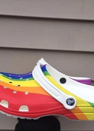 Крокс класік клог веселка crocs rainbow graphic classic stripe clog3 фото