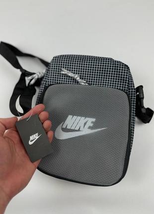 Месенджер nike 3