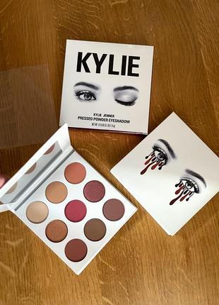 Палетка теней kylie cosmetics burgundy palette i оригинал! старая коллекция10 фото