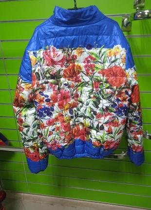 Весенняя стильная куртка с цветами2 фото