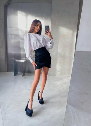 Костюм женский белый оверсайз блузка на пуговицах короткая юбка на высокой посадке качественный стильный черная мокко10 фото