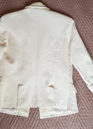 Кожаная куртка молочного цвета7 фото