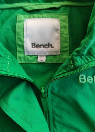 Жіноча легка куртка з високим коміром та прихованим капюшоном bench6 фото