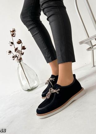 Трендовые женские туфли, черные, экозамша с перфорацией7 фото