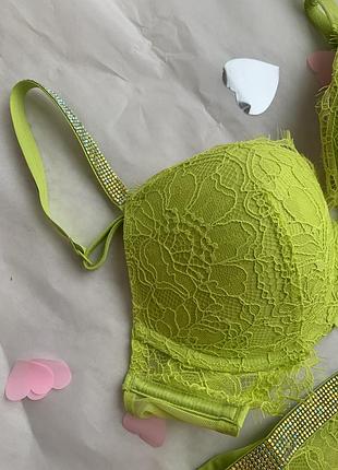 Бюстгальтер victoria's secret пуш ап с камушками shine chain strap lace push-up bra