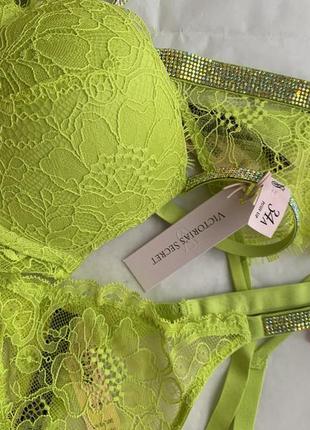 Бюстгальтер victoria's secret пуш ап с камушками shine chain strap lace push-up bra