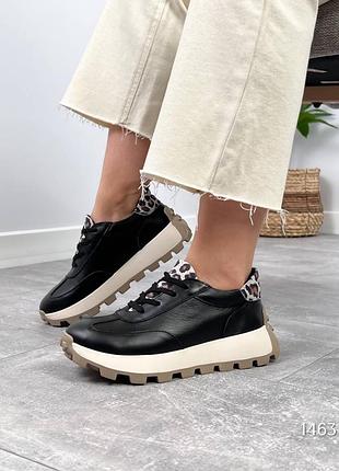 Черные натуральные трендовые кроссовки с леопардовым задником