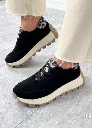 Черные натуральные трендовые кроссовки с леопардовым задником