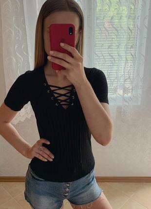 Топ з переплетенням на грудях