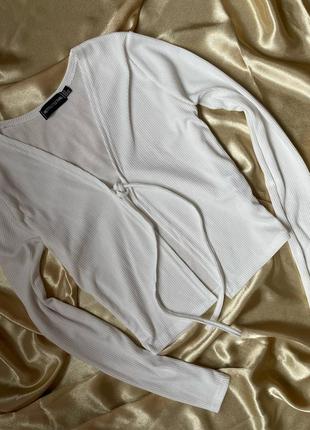 Кроп топ prettylittlething