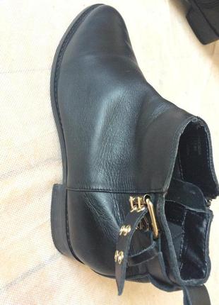Женские кожаные демисезонные ботинки  на низком каблуке6 фото
