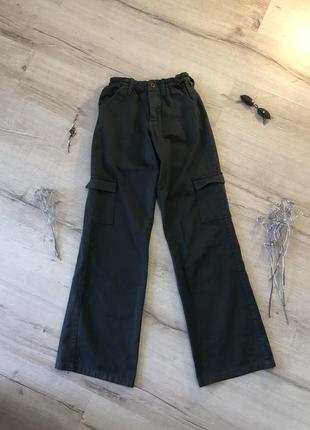 Шикарные джинсы xs, итальялия, темный хаки от бренда subduet