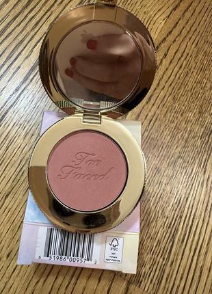 Румяна для лица too faced, оттенок velvet cruch2 фото