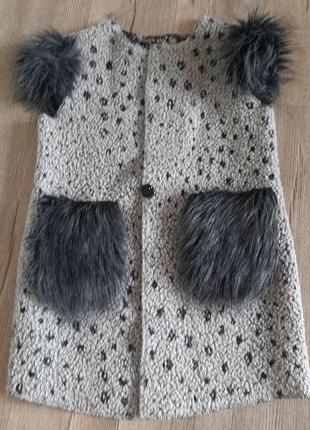 Жилетка для дівчинки 9-12 років з карманами із штучного хутра у відмінному стані