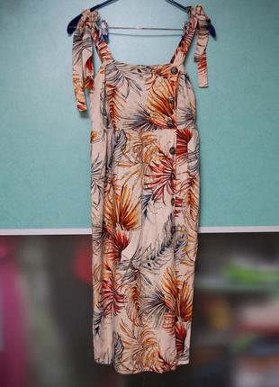 Платье сарафан с разрезом в тропический принт на завязках