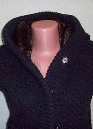 Стильная теплая безрукавка zara