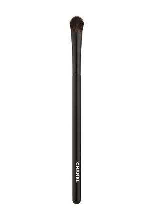 Кисть для теней chanel plat eyeshadow brush №202 1 шт